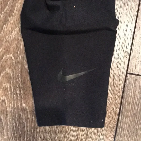 Nike Black High-Waist Leggings - Picture 5 of 8